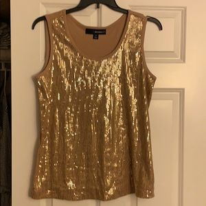 Beautiful crisp gold lame tank, never worn sweet!